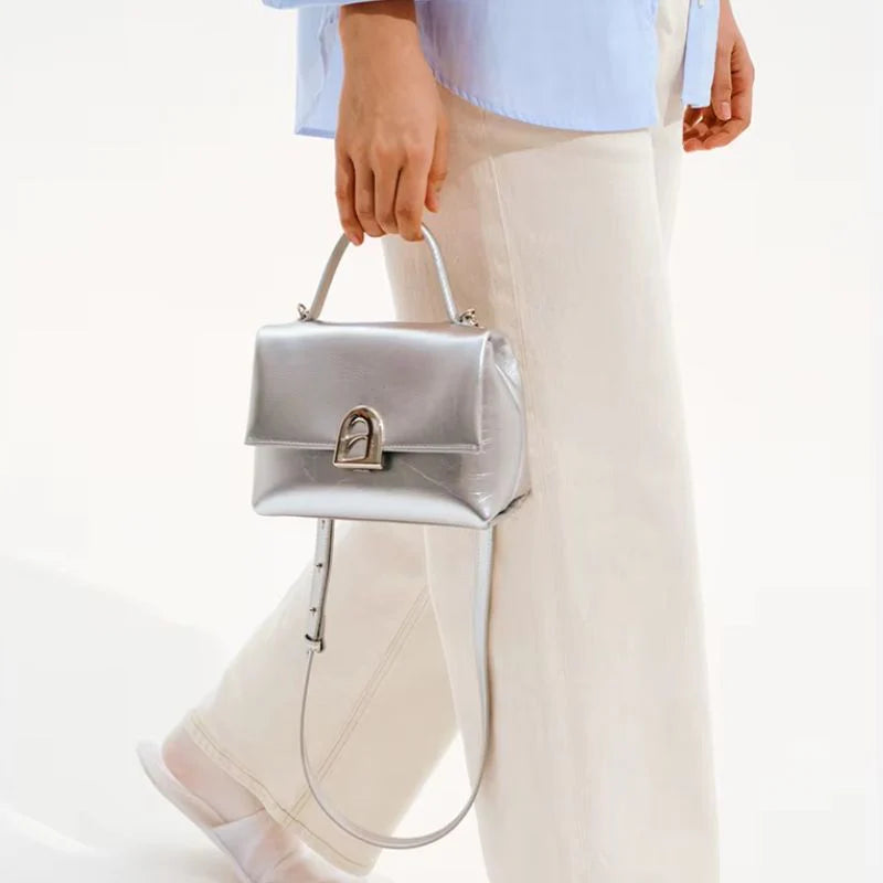 Bolsa Tiracolo Feminina em Couro Prata - Essence