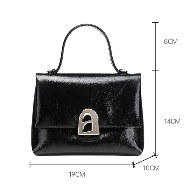 Bolsa Tiracolo Feminina em Couro Preto - Essence