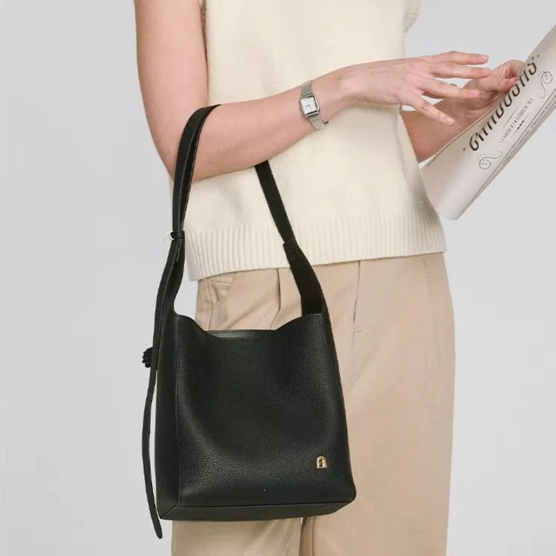 Bolsa Tote Amélie Pequena em Couro Preto