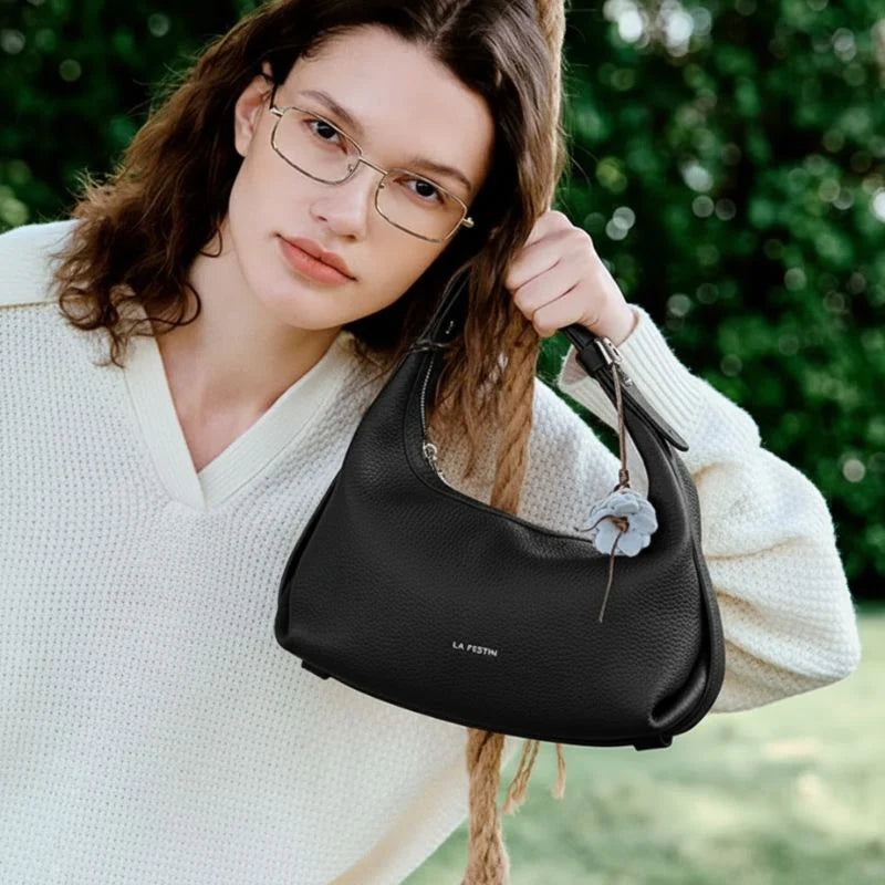 Bolsa de Couro Preto Feminina Meia Lua Naomi Transversal
