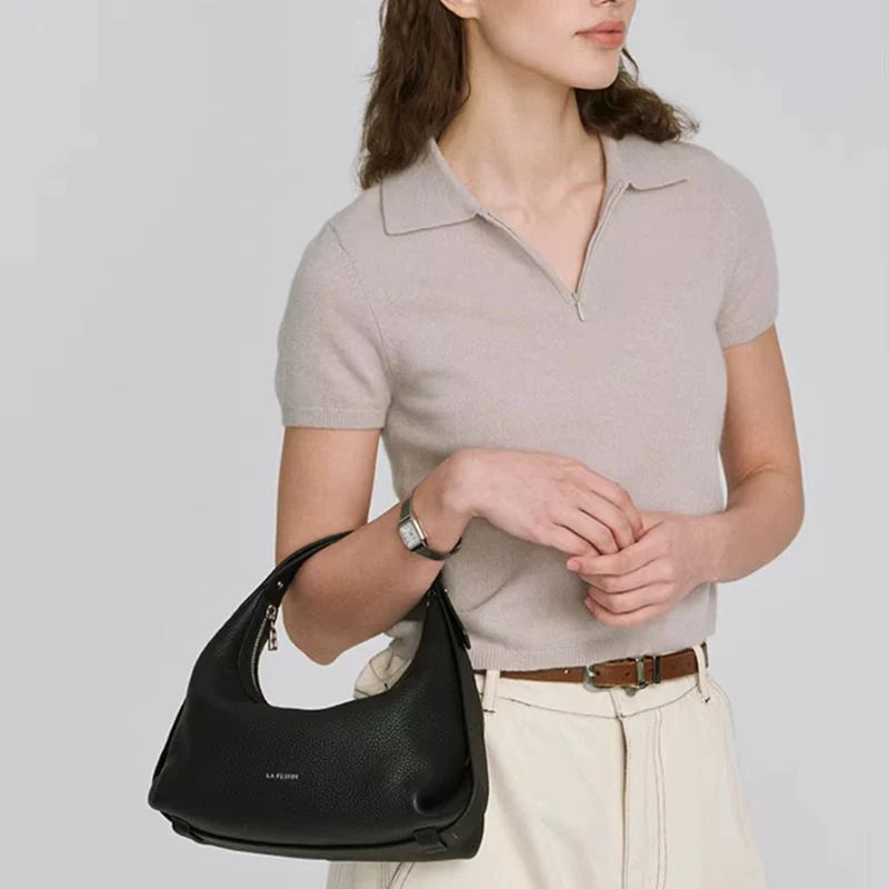 Bolsa de Couro Preto Feminina Meia Lua Naomi Transversal