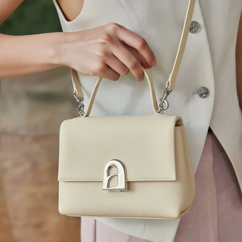 Bolsa Tiracolo Feminina em Couro Bege - Essence