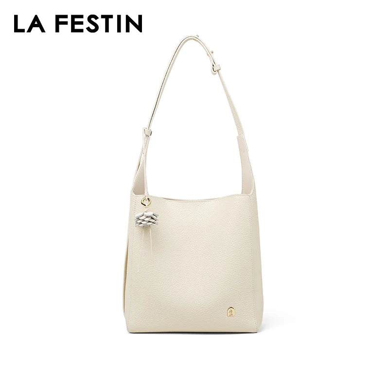 Bolsa tote feminina em couro premium La Festin vista de frente, mostrando design estruturado e acabamento refinado.