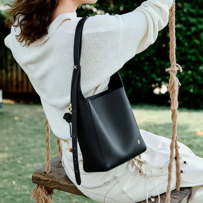 Bolsa Tote Amélie Pequena em Couro Preto