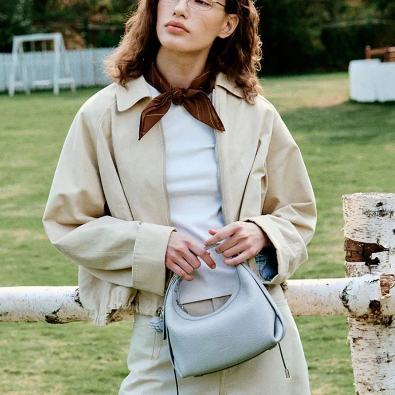 Bolsa de Couro Feminina Meia Lua Naomi Transversal Azul