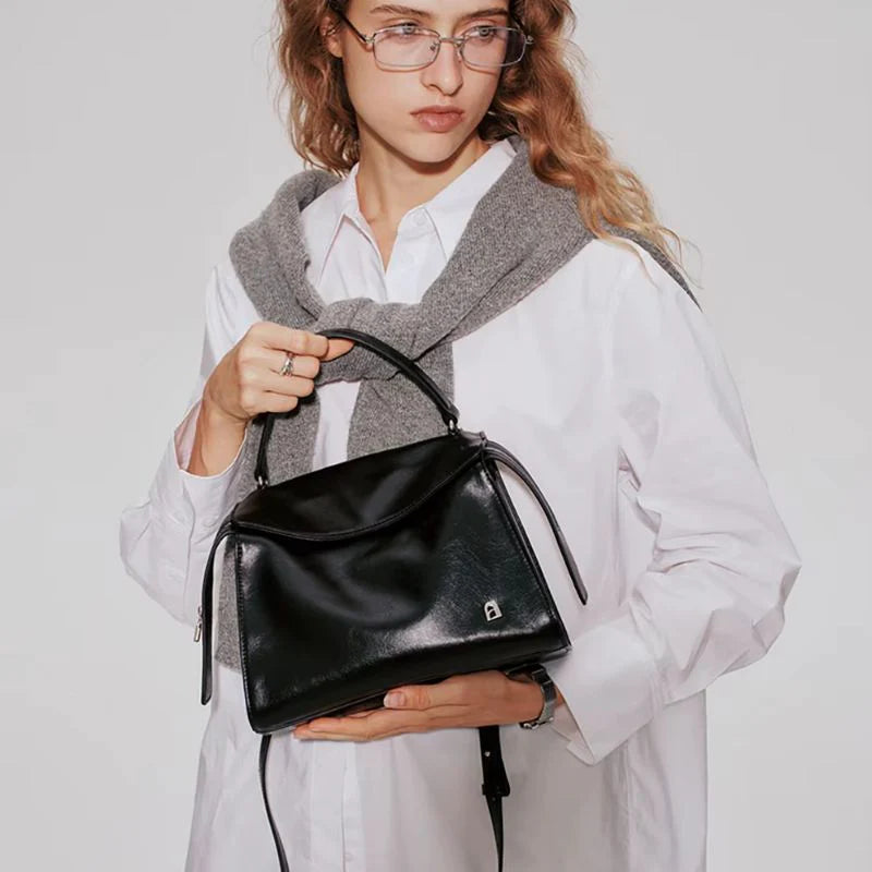 Bolsa Transversal Ellen Feminina Média em Couro Preto